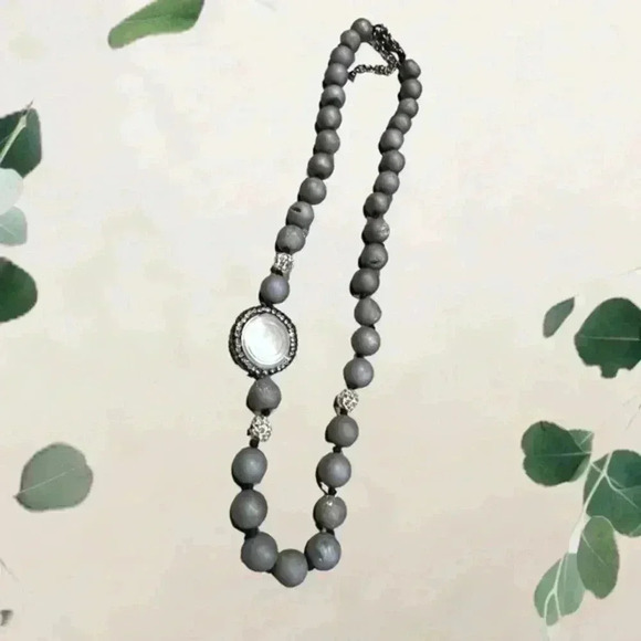 NWOT GRAY AND BLACK WHITE STONE NECKLACE - Picture 2 of 2